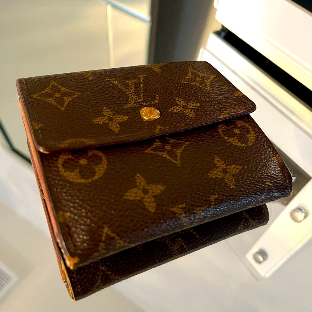 Authentic Louis Vuitton Monogram Elise Wallet